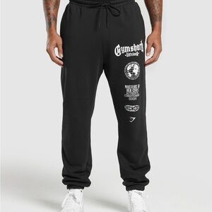 Gym shark GLOBAL LIFTING OVERSIZED ESSENTIAL JOGGERS
Oversized Fit in black